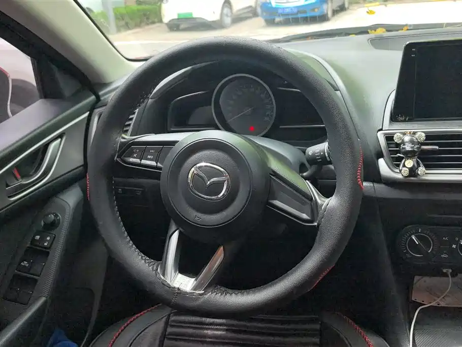 Mazda 3 Axela 2017 — фото 15