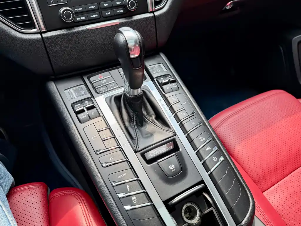 Porsche Macan 2018 — фото 18
