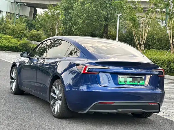 Tesla Model 3 2024
