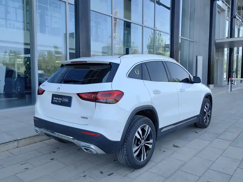 Mercedes-Benz GLA 2021