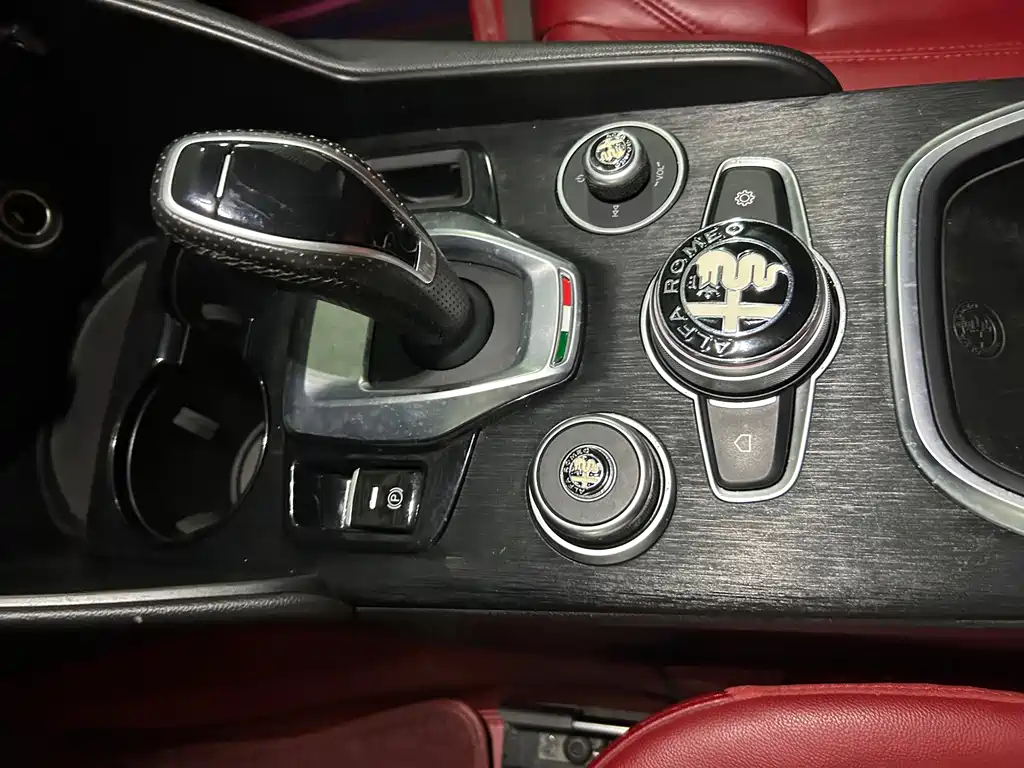 Alfa Romeo Giulia Juliet 2021 — фото 18