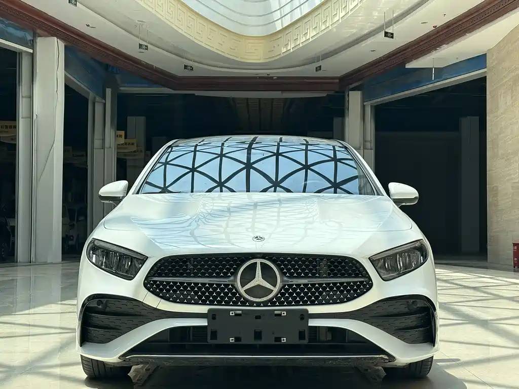 Mercedes-Benz A-Class 2024 — фото 2