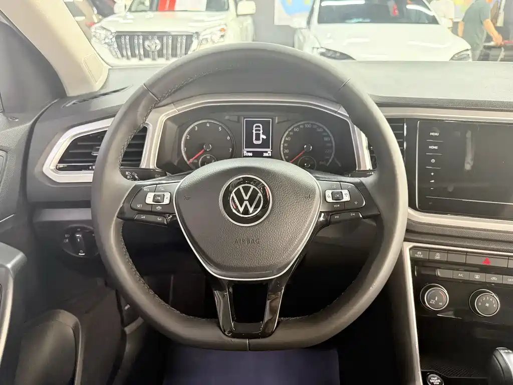 Volkswagen T-Roc 2023 — фото 14