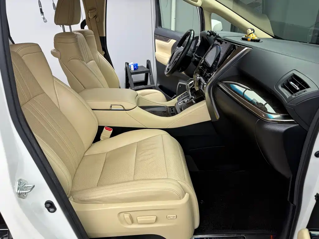 Toyota Alphard 2021
