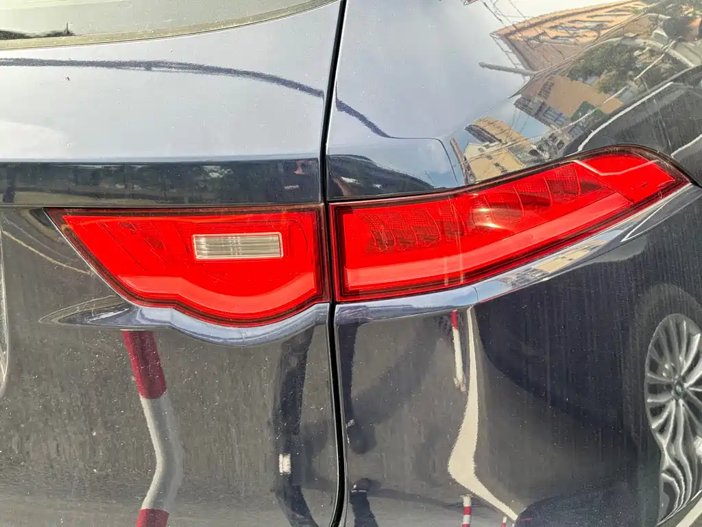 Jaguar F-PACE 2019 — фото 23