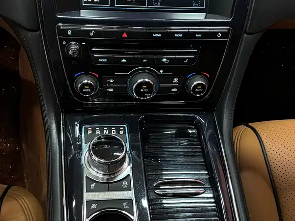 Jaguar XJ 2012