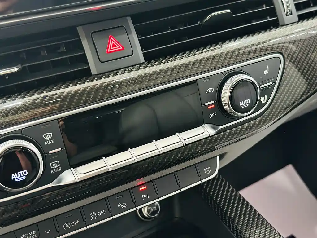 Audi A4L 2020 — фото 15