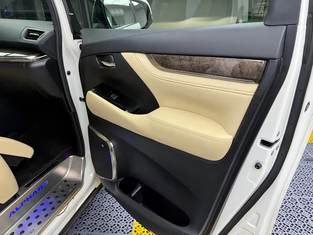 Toyota Alphard 2021 — фото 14