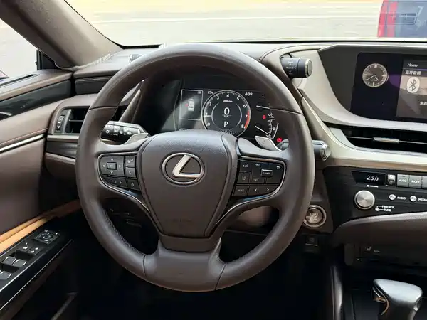 Lexus ES 2021