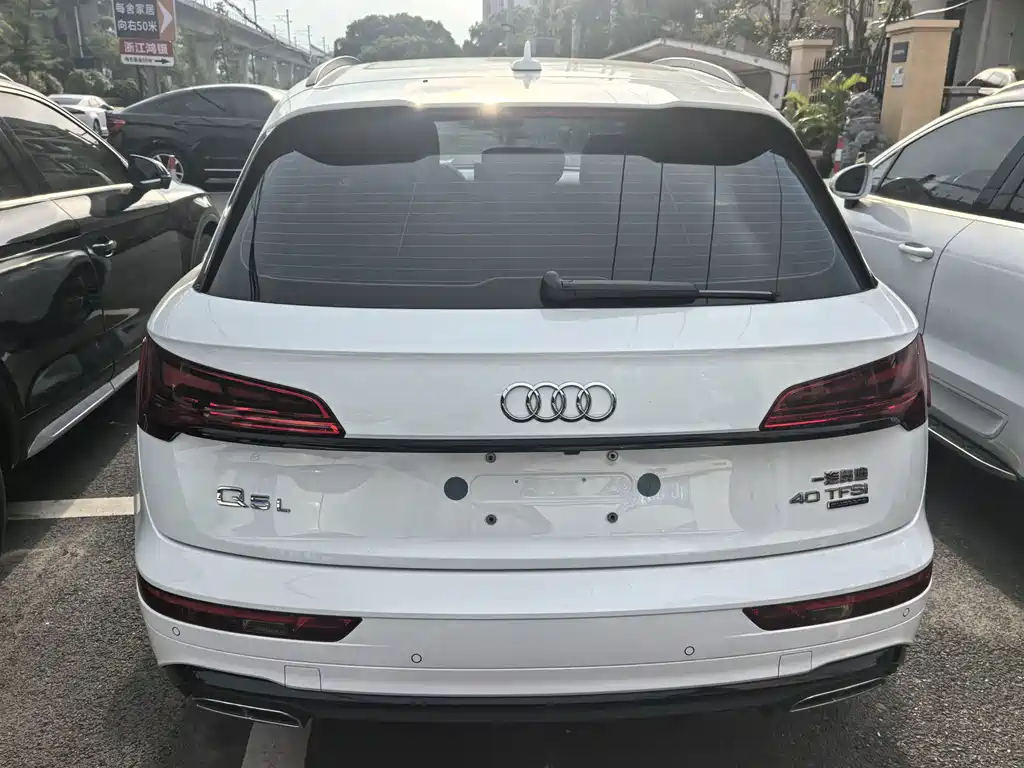 Audi Q5L 2023 — фото 6