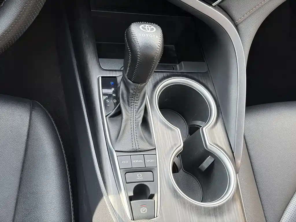 Toyota Camry 2021 — фото 15