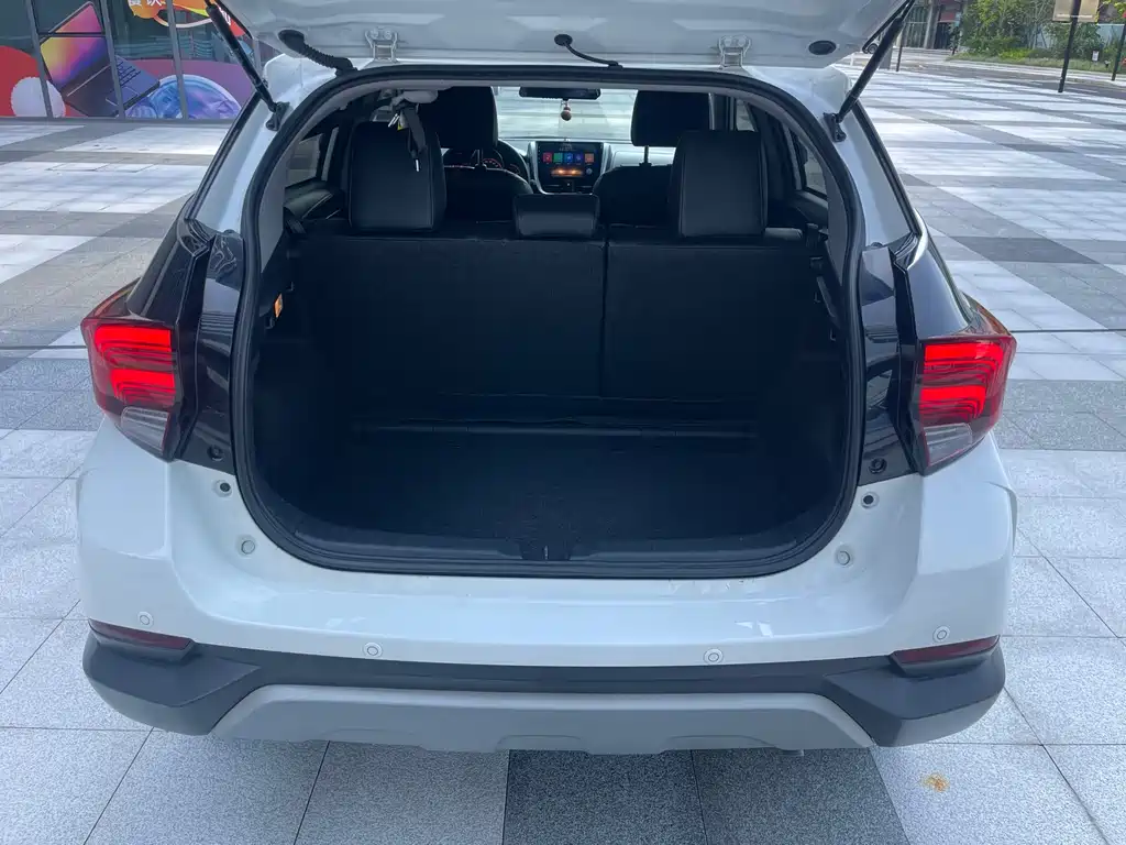 Toyota Yaris L 2022 — фото 22