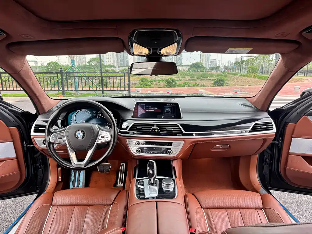 BMW 7 Series 2018 — фото 9