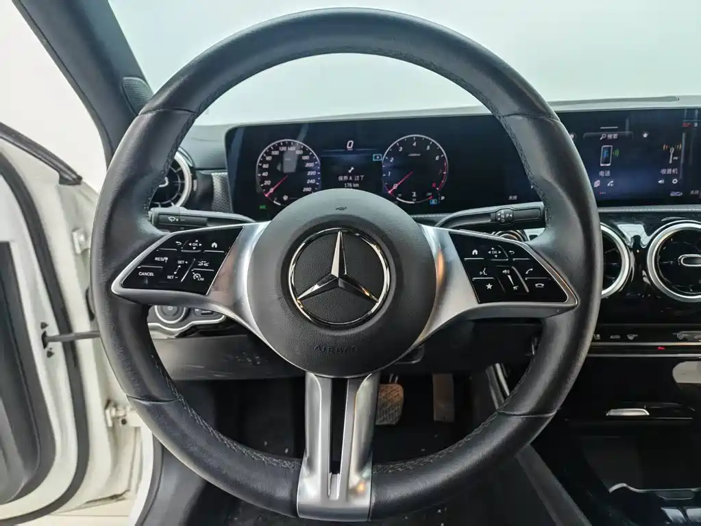 Mercedes-Benz A-Class 2023 — фото 10