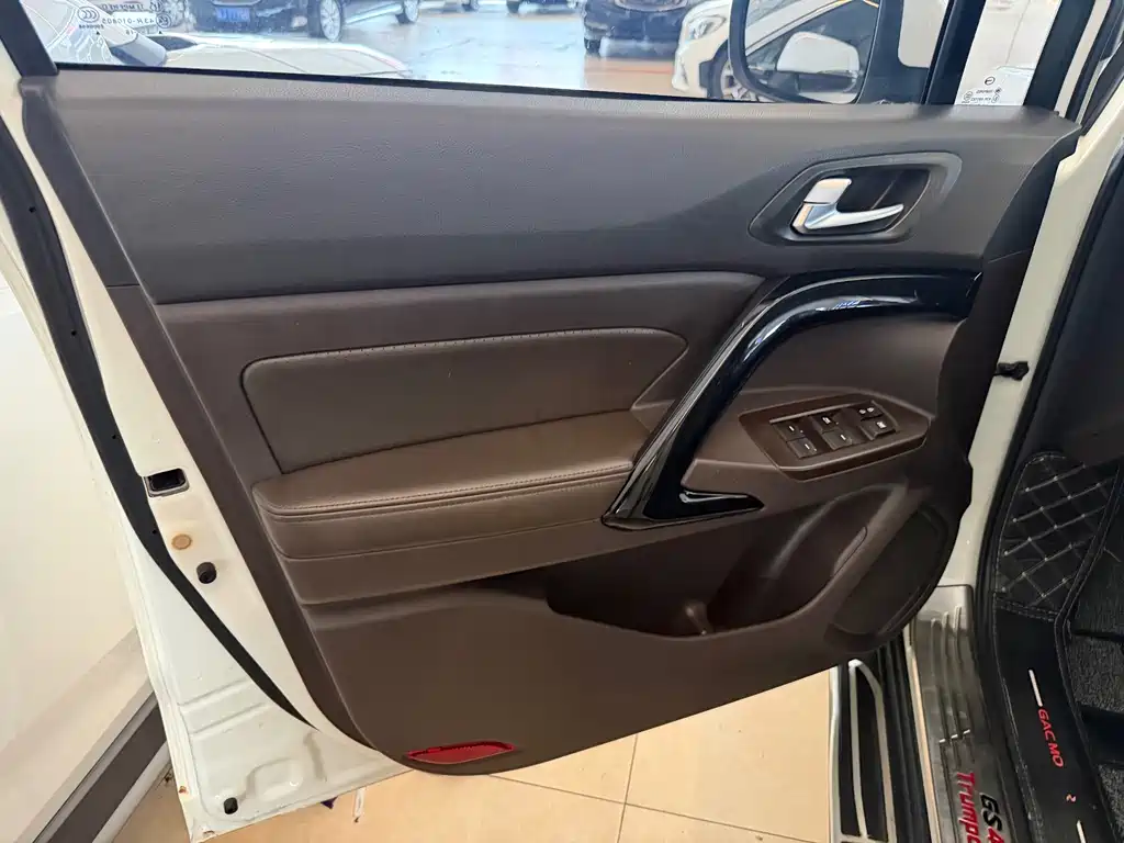 GAC Trumpchi GS4 2016 — фото 13