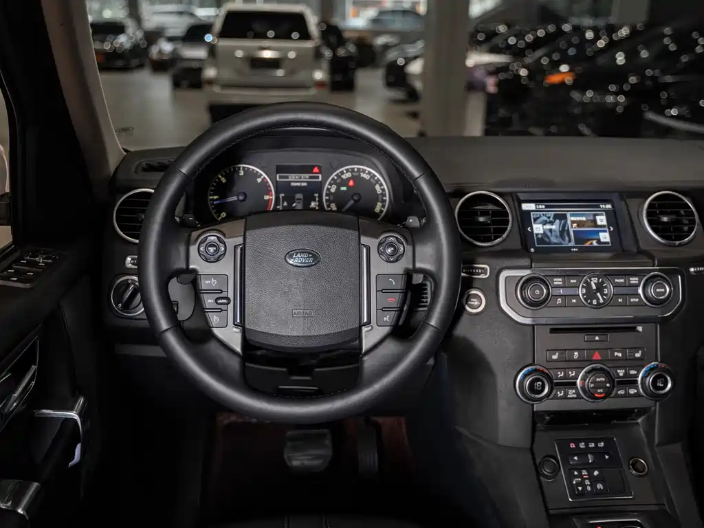 Land Rover Discovery 2016 — фото 11