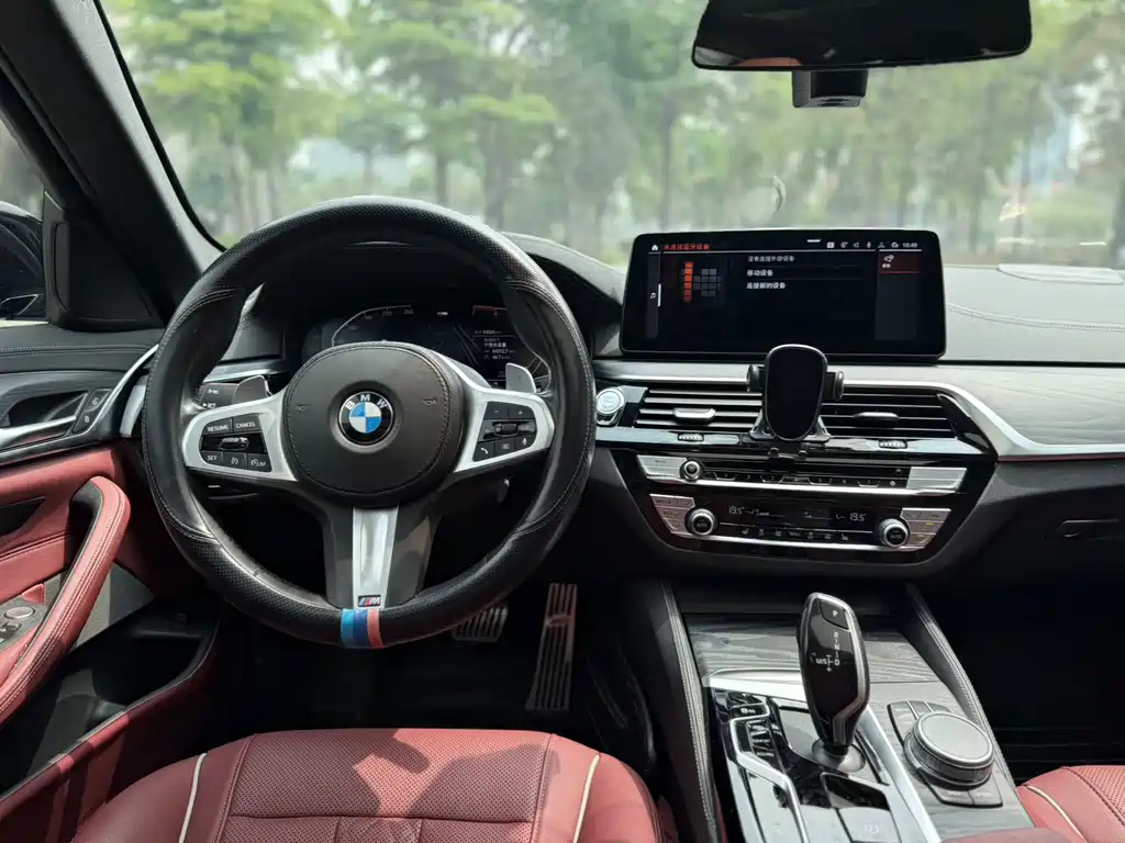 BMW 5 Series 2021 — фото 10