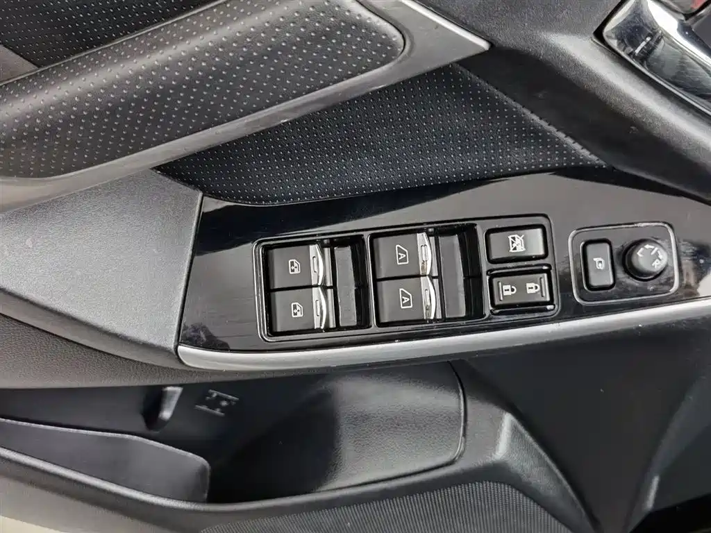 Subaru Forester 2017 — фото 9