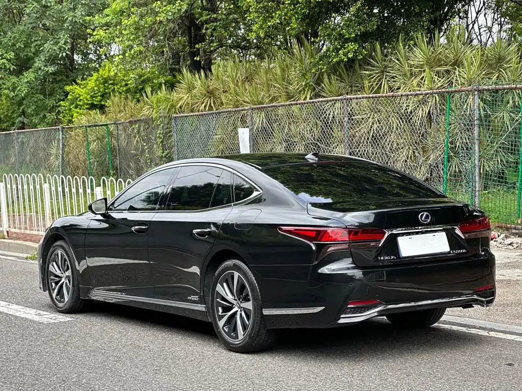Lexus LS 2022 — фото 9