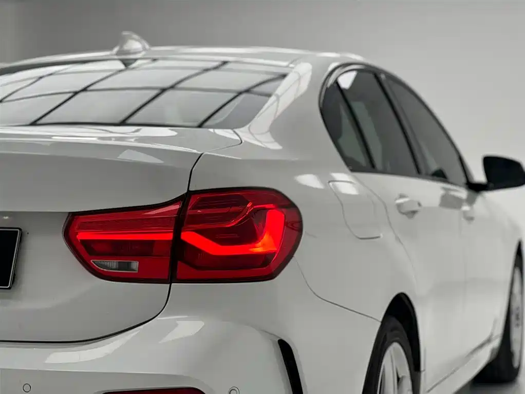 BMW 1 Series 2019 — фото 11