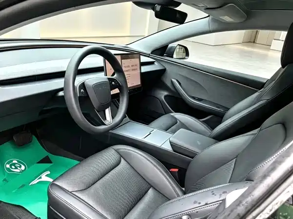Tesla Model 3 2025