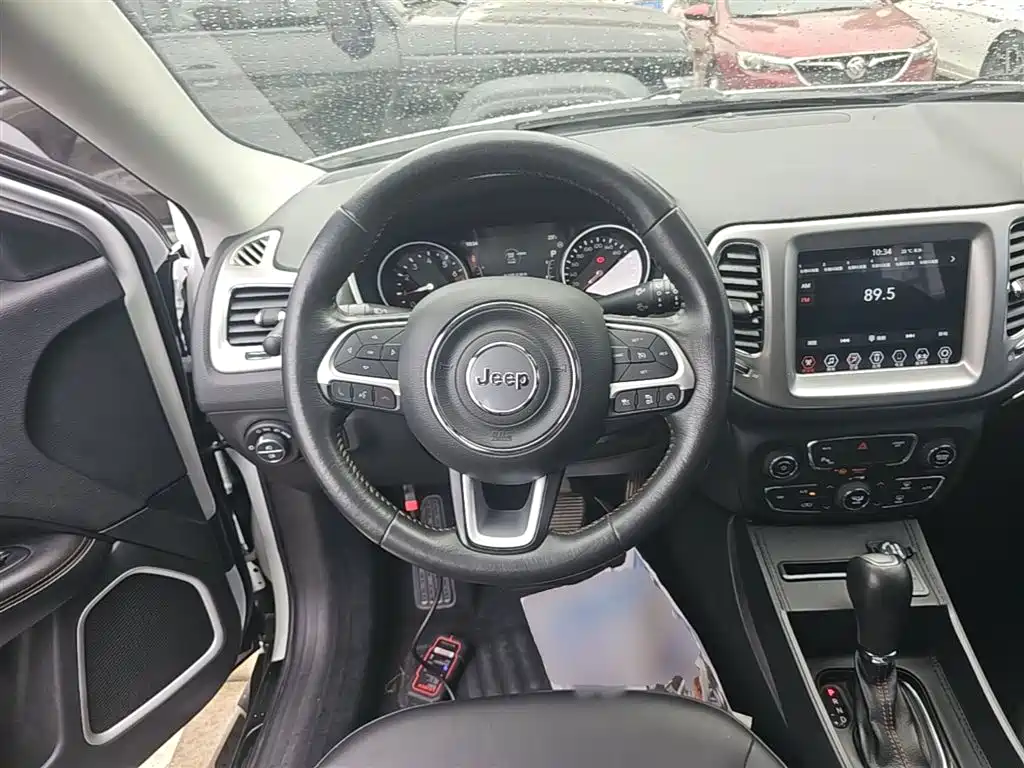 Jeep Compass 2018 — фото 11