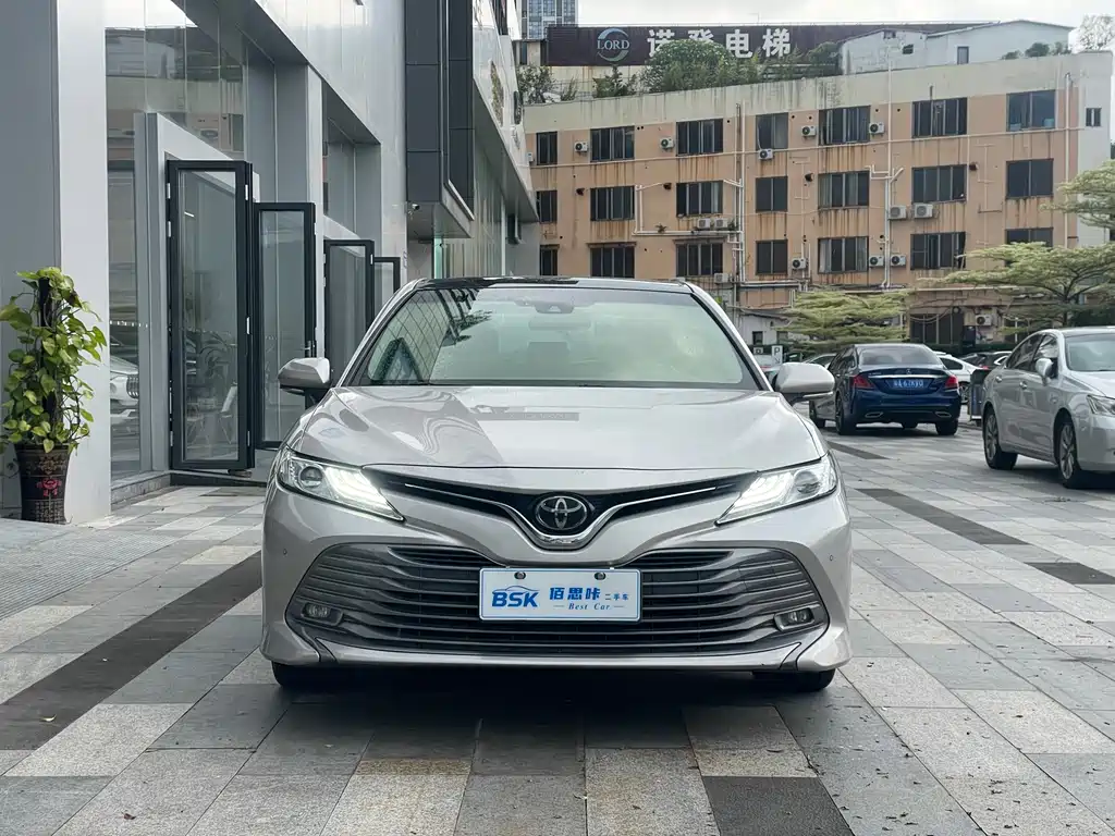 Toyota Camry 2019 — фото 3