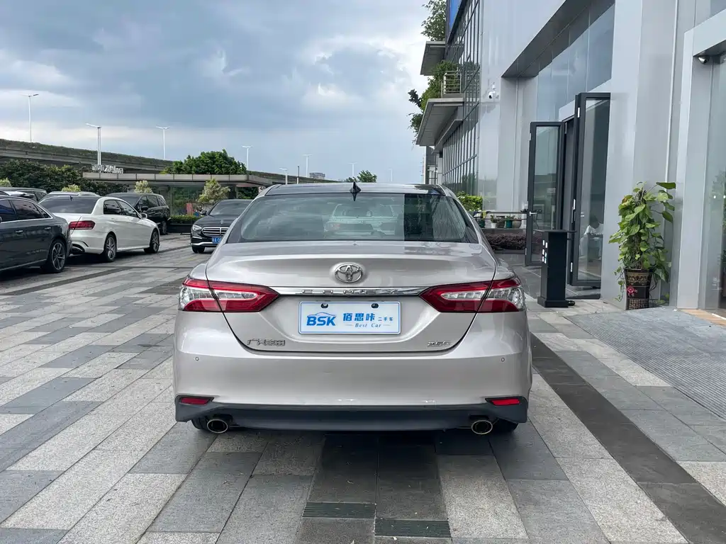 Toyota Camry 2019 — фото 12