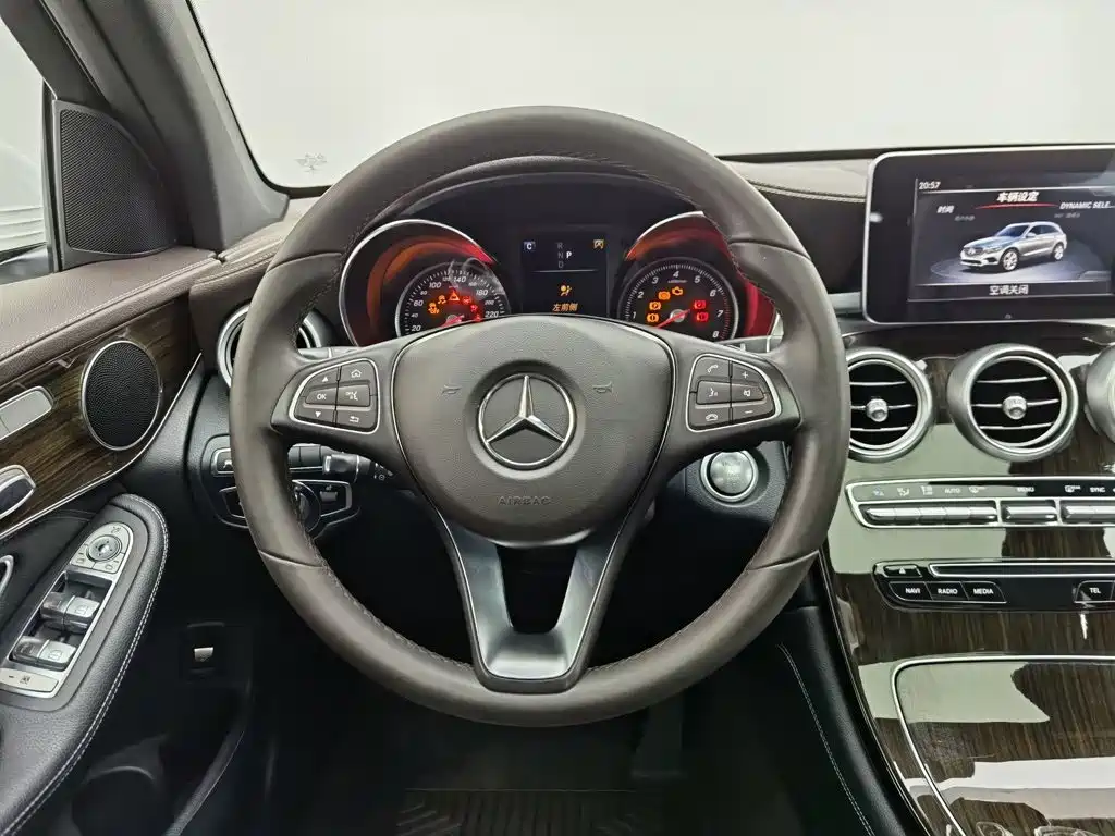 Mercedes-Benz GLC 2018 — фото 11