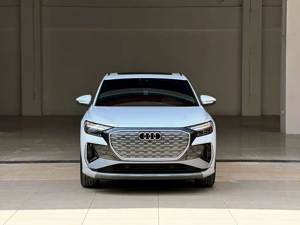Audi Q4 E-Tron 2024 — фото 2