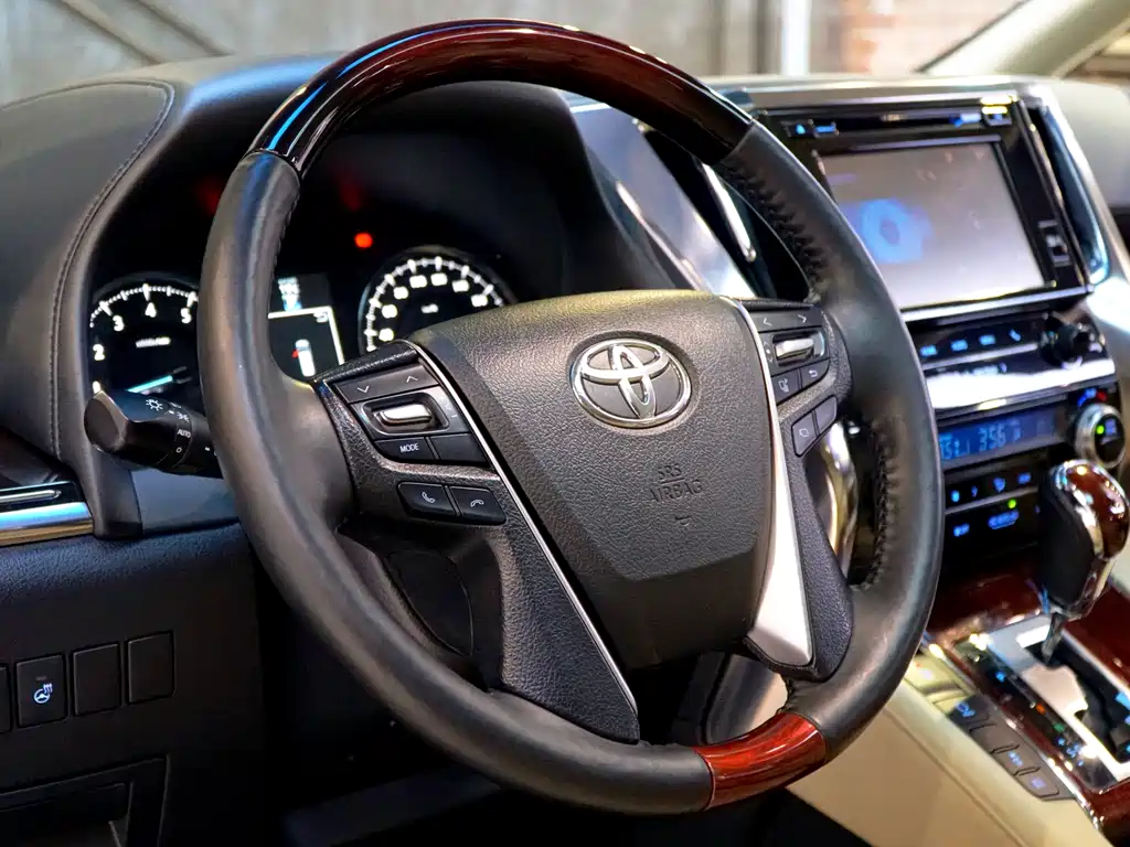 Toyota Alphard 2016 — фото 21