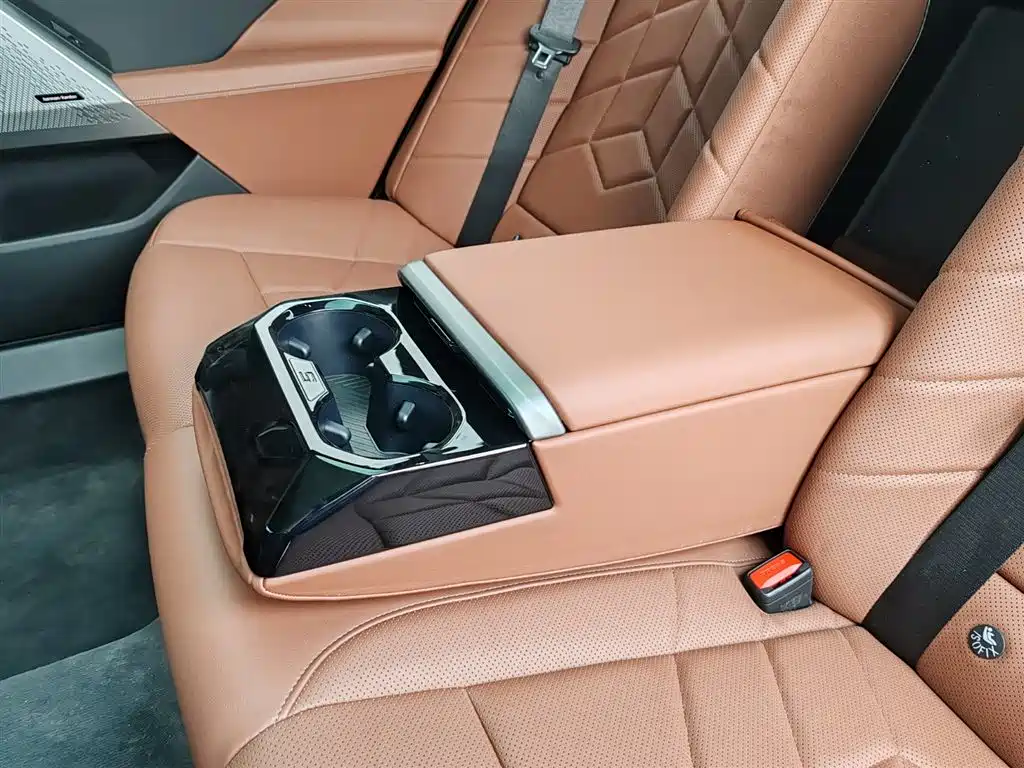 BMW 5 Series 2025 — фото 19