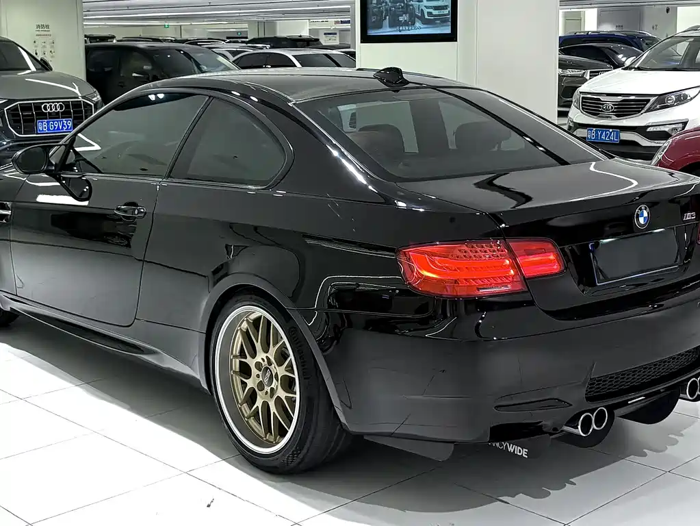 BMW M3 2011 — фото 9
