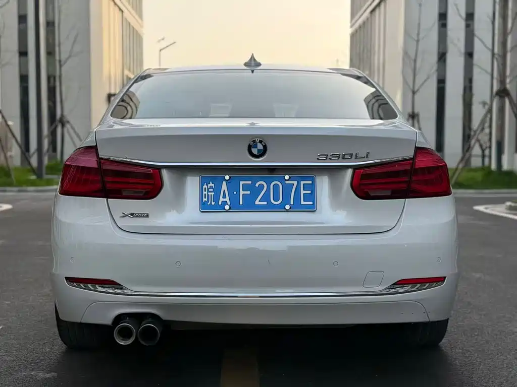 BMW 3 Series 2018 — фото 9