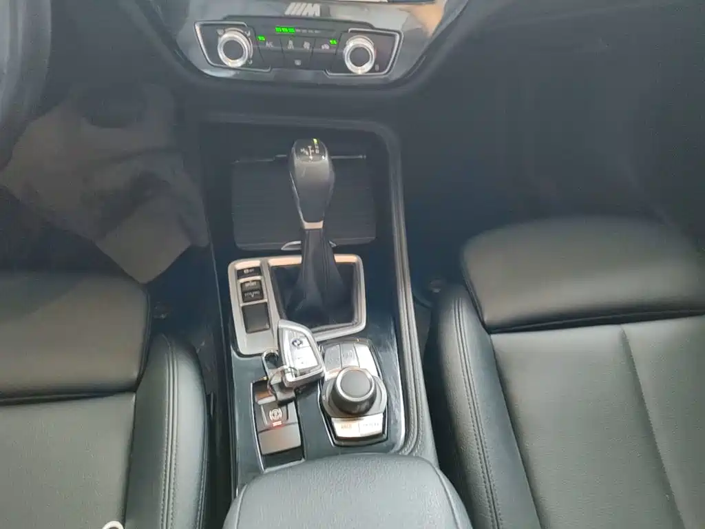 BMW 1 Series 2018 — фото 14
