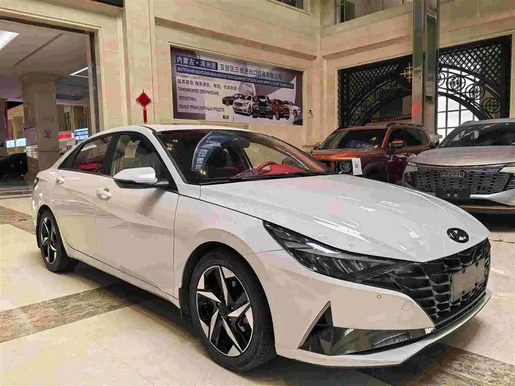 Hyundai Elantra 2023 — фото 3