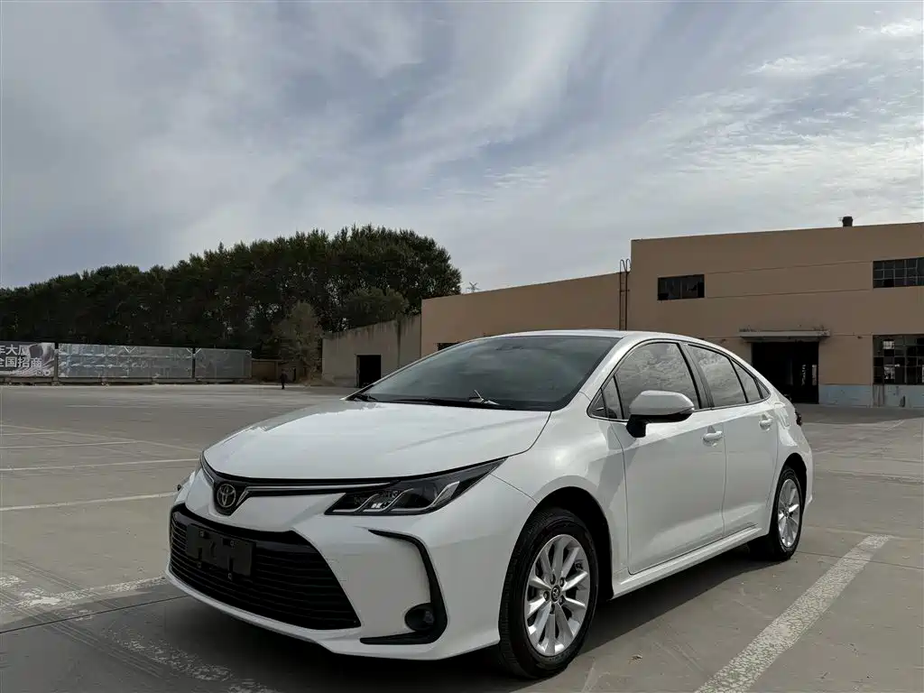 Toyota Corolla 2022 — фото 1
