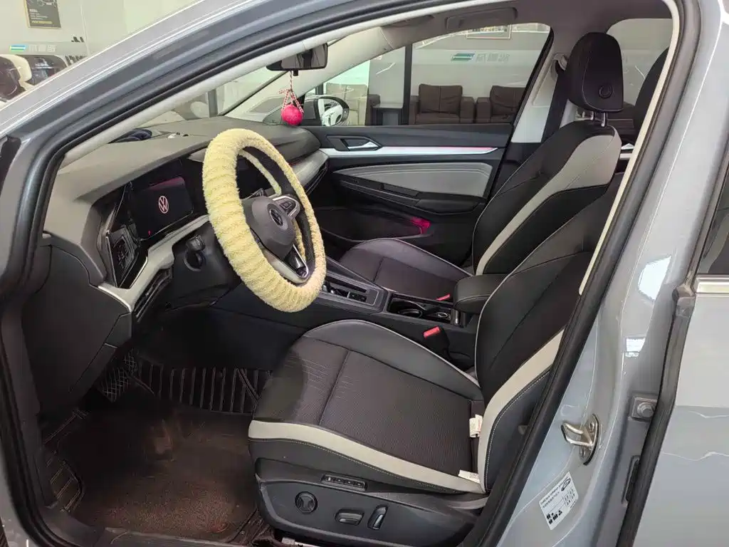Volkswagen Golf 2023 — фото 8