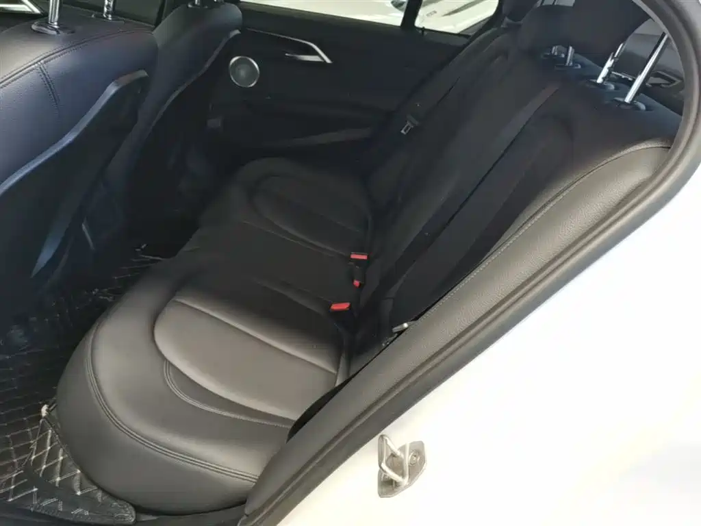 BMW 1 Series 2023 — фото 17
