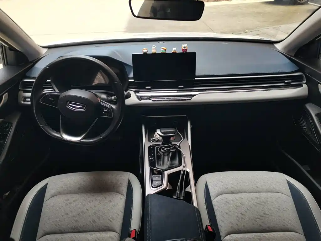 Geely Emgrand 2022