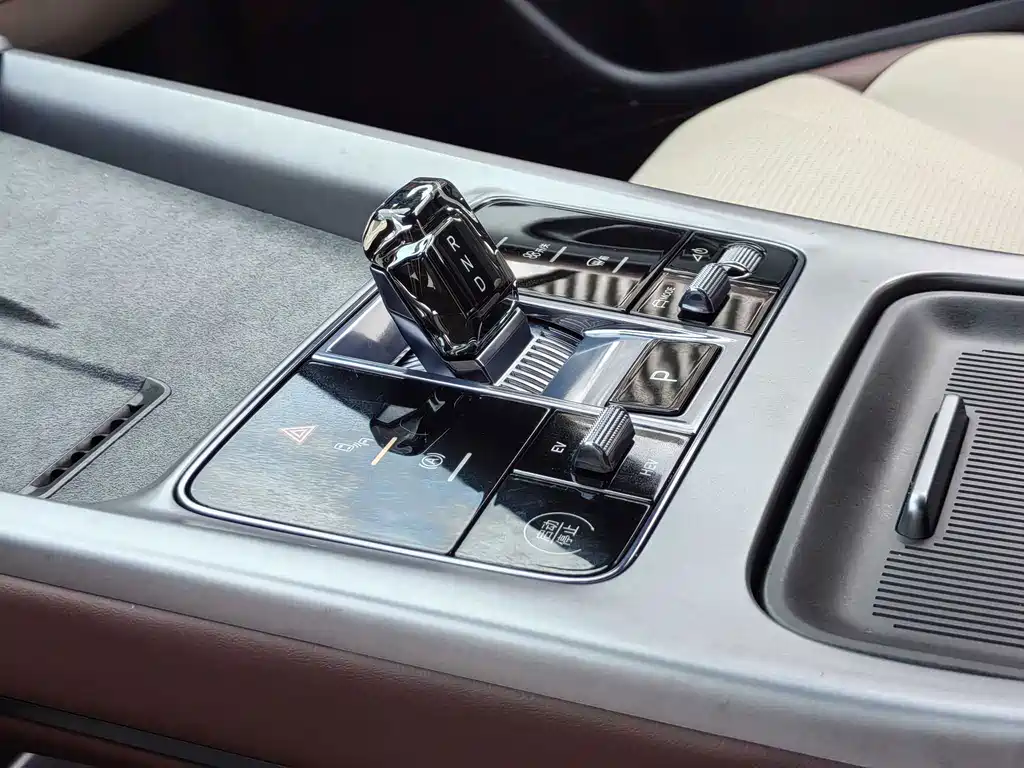BYD Seal 07 DM-i 2024 — фото 13