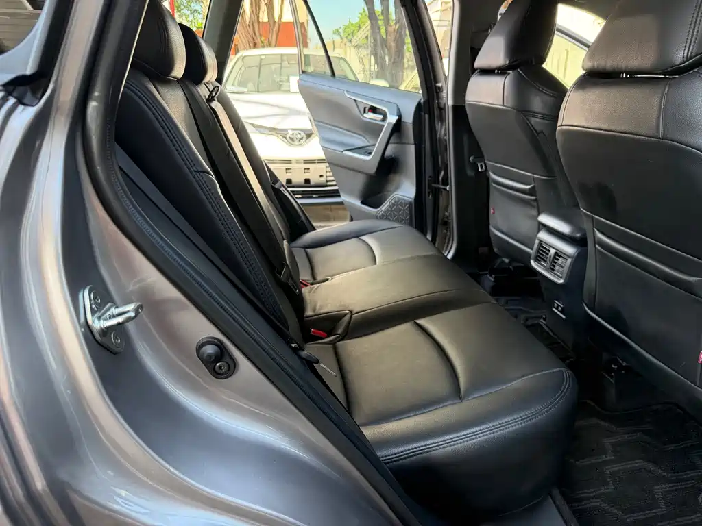 Toyota RAV4 2020 — фото 13
