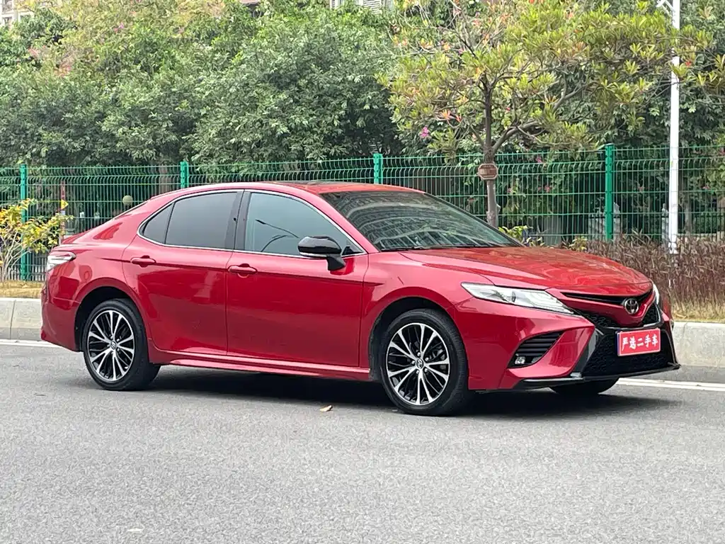 Toyota Camry 2018 — фото 27