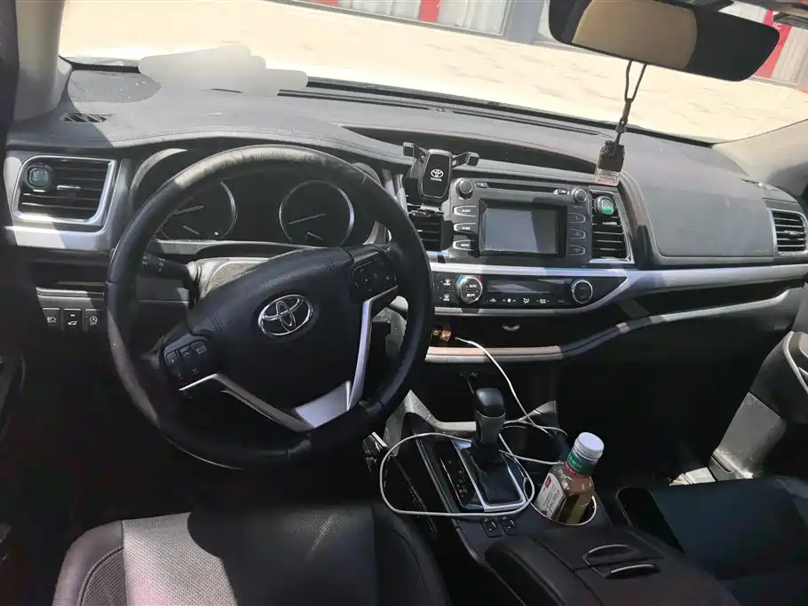 Toyota Highlander 2018 — фото 12