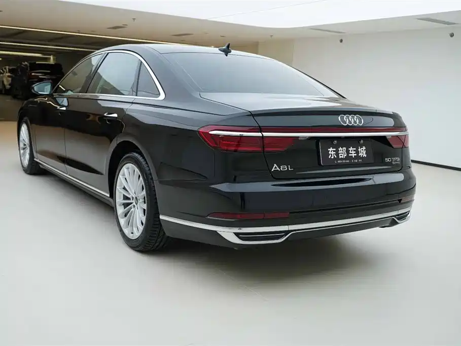 Audi A8 2022 — фото 4