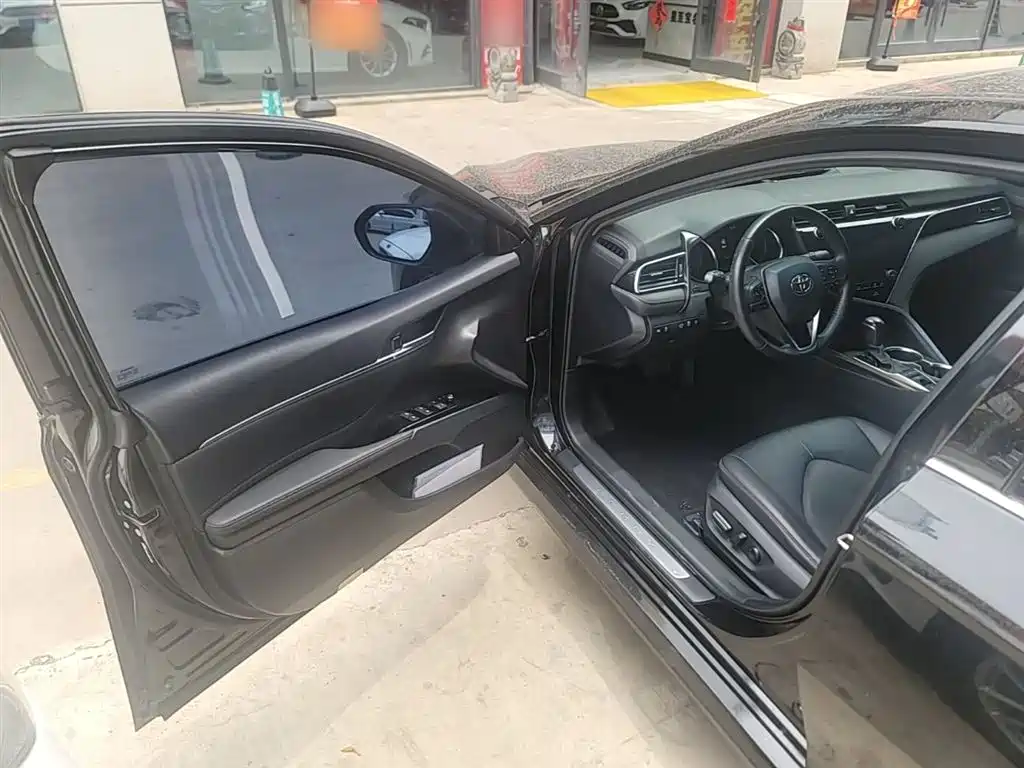 Toyota Camry 2020 — фото 16