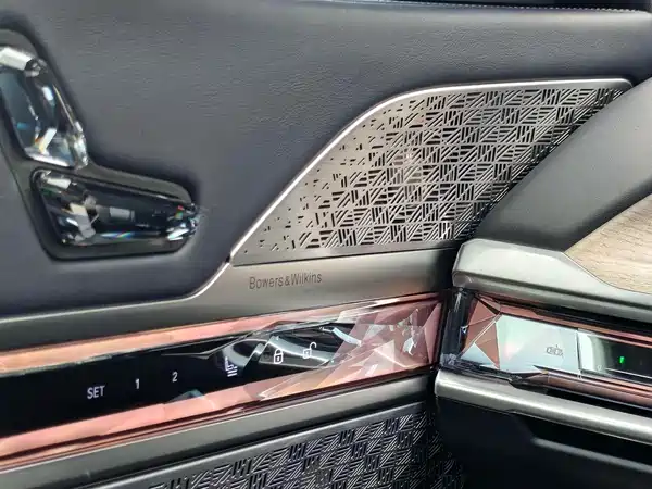 BMW i7 M70L 2023