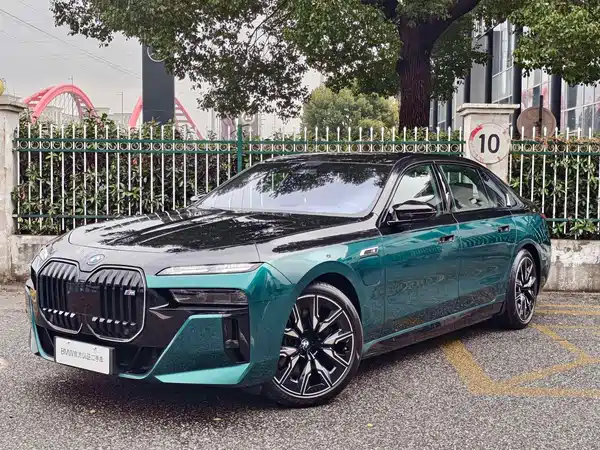 BMW i7 M70L 2023