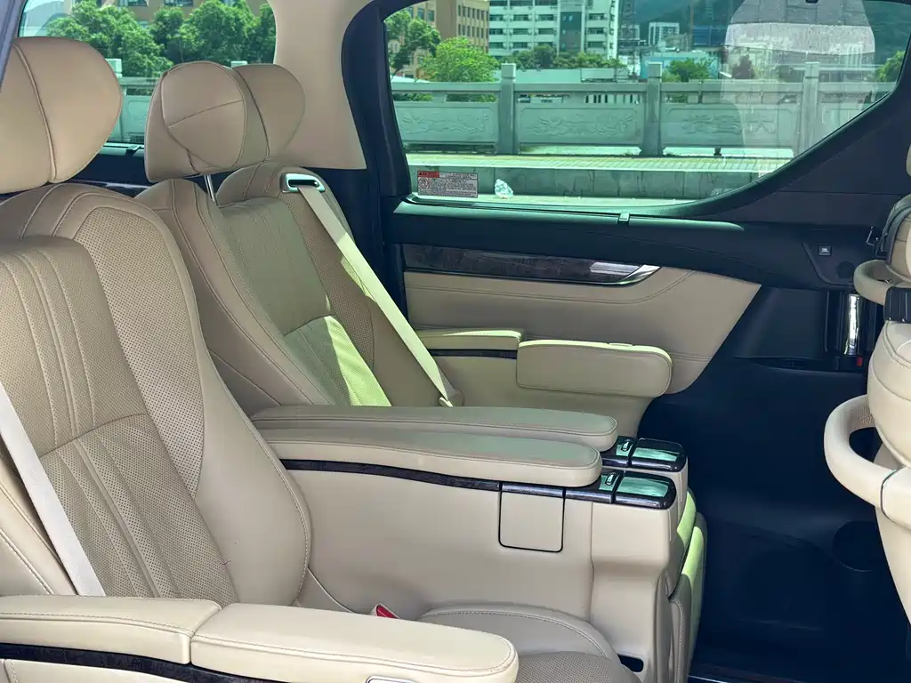 Toyota Alphard 2022 — фото 5