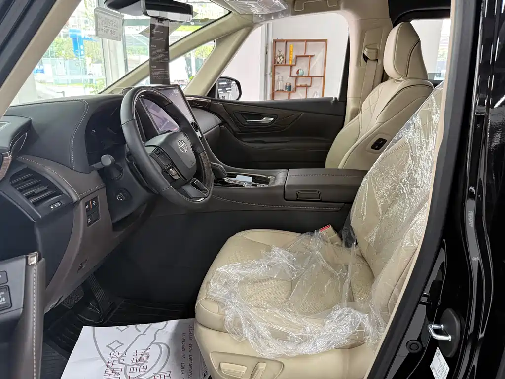 Toyota Alphard 2026 — фото 2